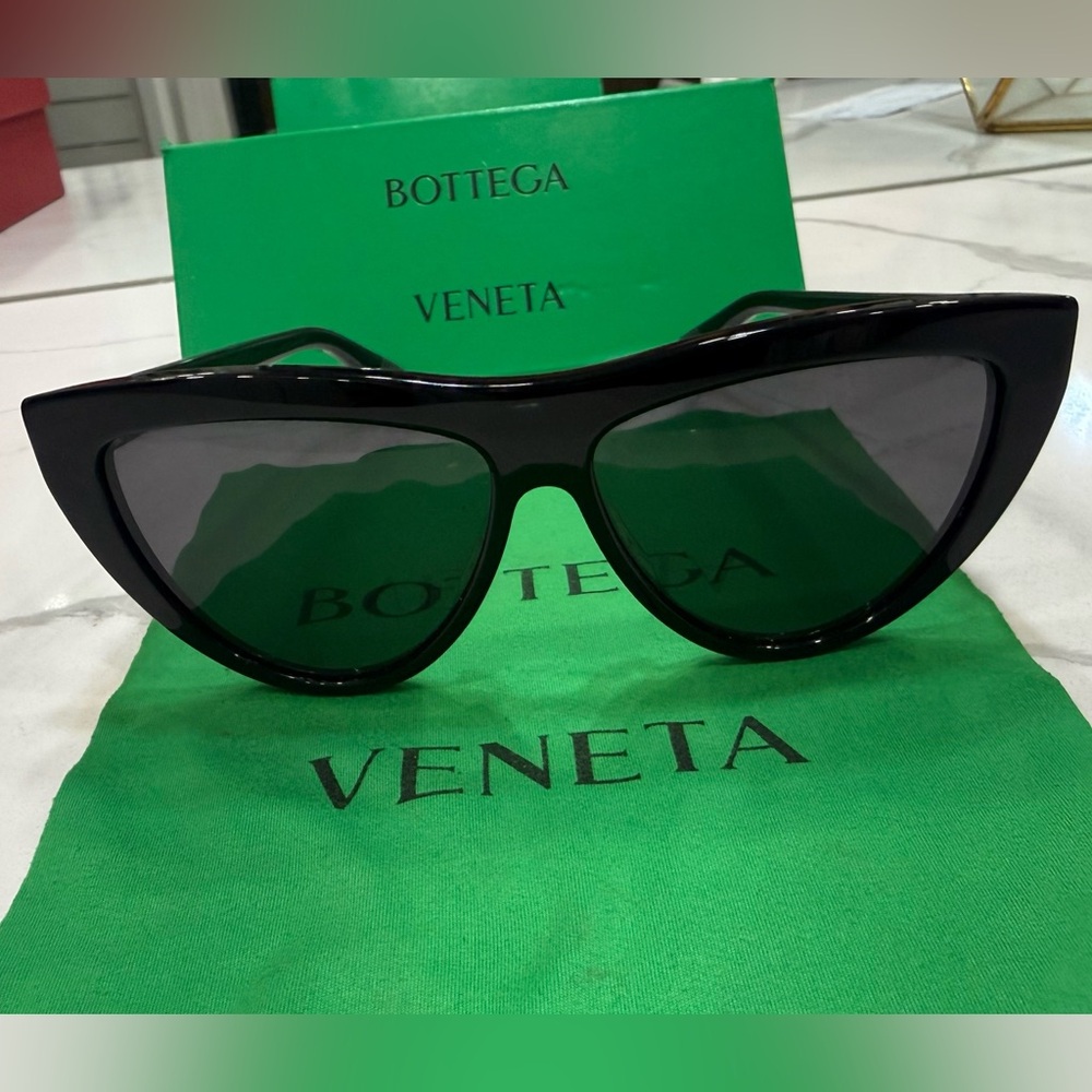 Bottega Veneta Glossy Black Cat-Eye Sunglasses
